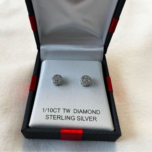 1/10 CT TW Diamond Sterling Silver Stud Earrings NWOT - Picture 1 of 3